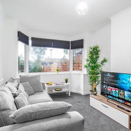 4 Bedroom House - Accommodates 7 - Garden - Parking - Netflix - Wifi - 559T Бирмингем Экстерьер фото